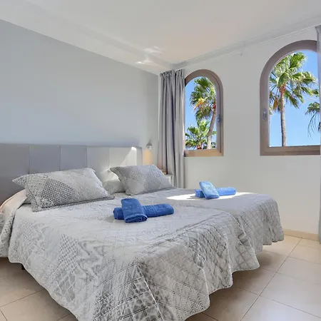 Oasis Royal Apartment *