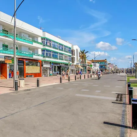 Oasis Royal Apartment